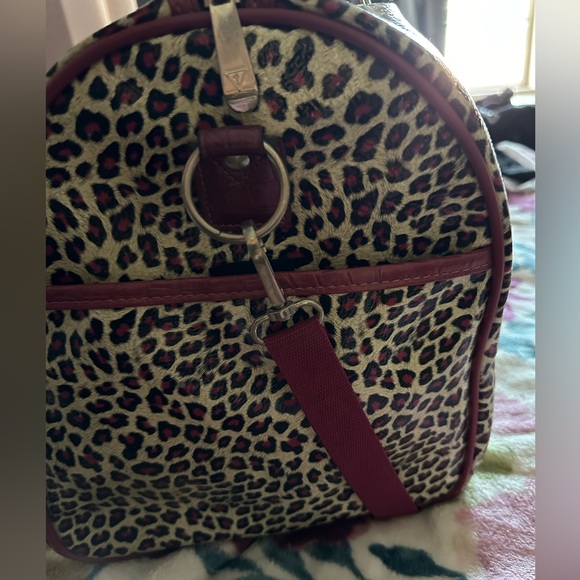 Guess duffle bag - Picture 7 of 8